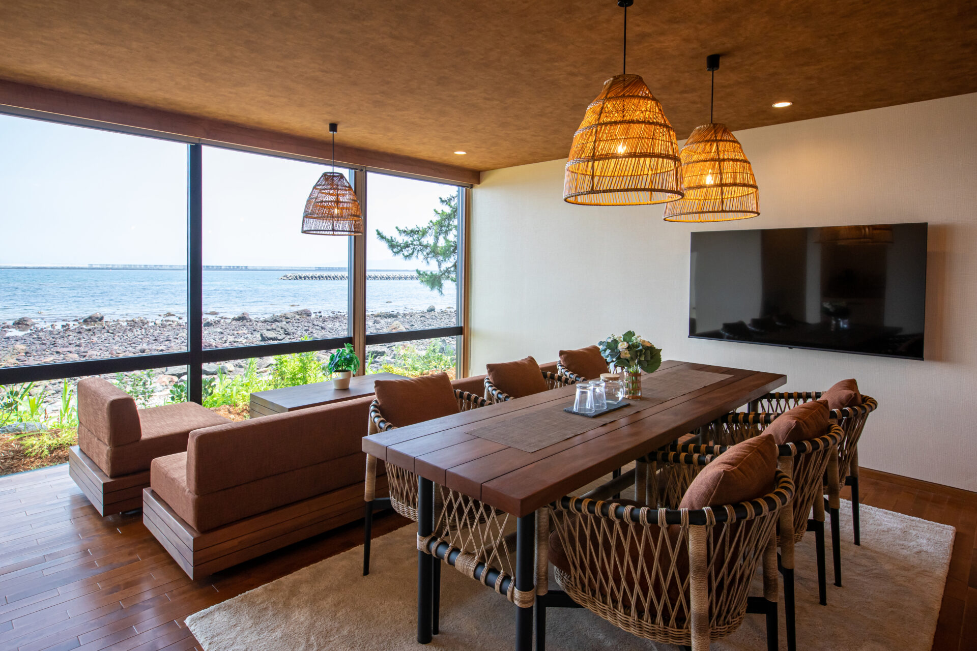 スーペリアバンクフォース - リビング